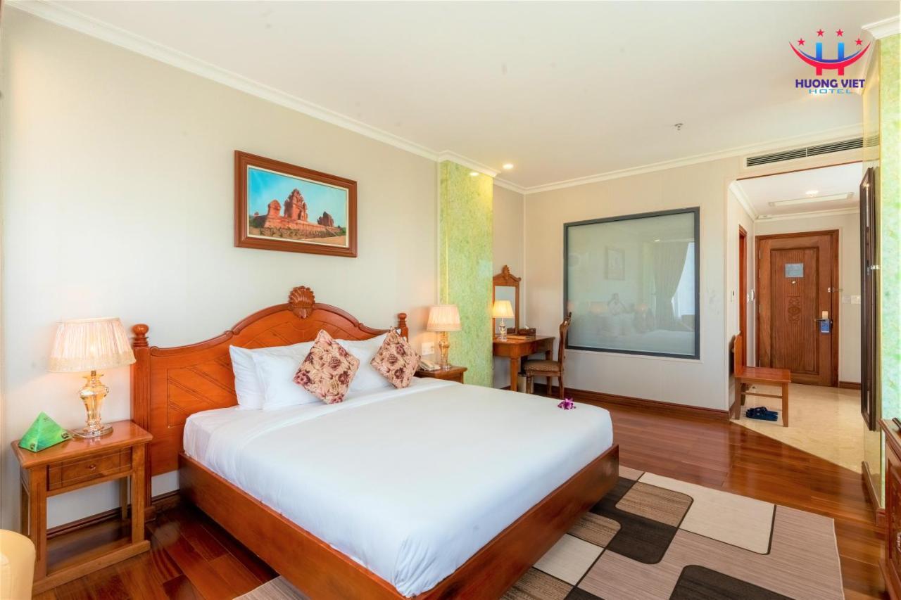 Huong Viet Hotel Quy Nhon - Beachfront Εξωτερικό φωτογραφία